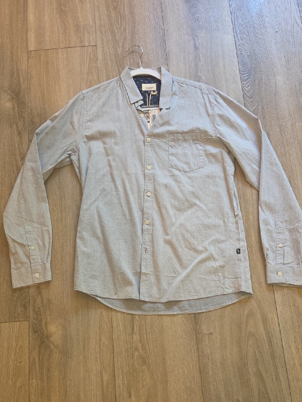 Men's Casual Light Gray Button-Down Shirt - Single Pocket